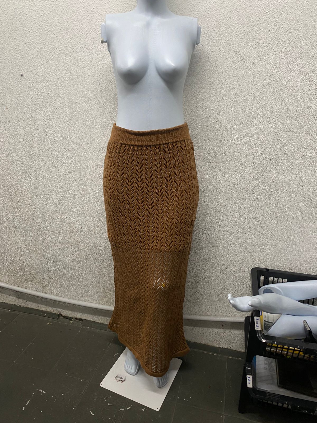 Saia Midi Tricot Vazada
