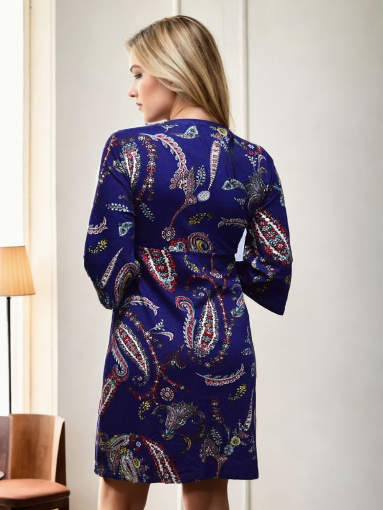 Vestido Curto Viscolycra Mangas Flare Paisley Azul — imagem 1